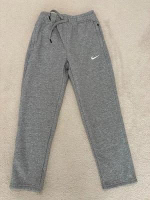 Nike Mjukisbyxor för kvinnor - Helt nya
