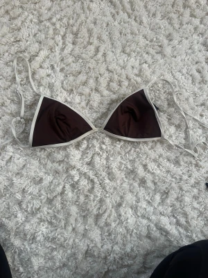 Brun bikini topp - Brun bikini topp från H&M! Använd enstaka gånger ❣️