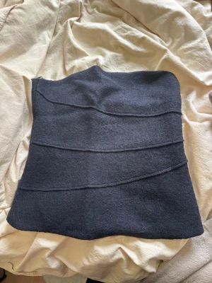 Tubtopp från Zara  - Super fin och snygg topp! Aldrig använd. Kom med prisförslag!