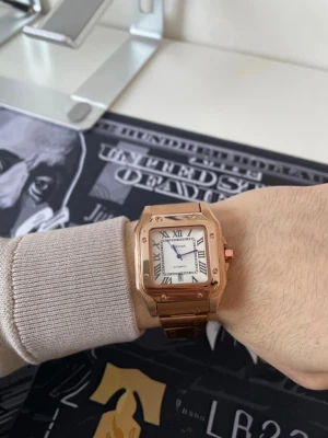 Seikomod klocka - Seikomod klocka med Quartz urverk.färg: roseguld. Storlek:44mm