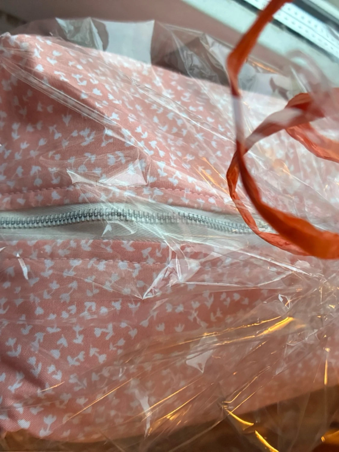 Rosa necessär med vita mönster - 1