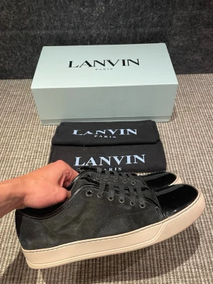 Lanvin skor  - Hej, säljer nu dessa svin snygga lanvin skor. Skorna är i grymt skick!  Begränsat antal boxar och dustbag. Hör av dig vid frågor. 