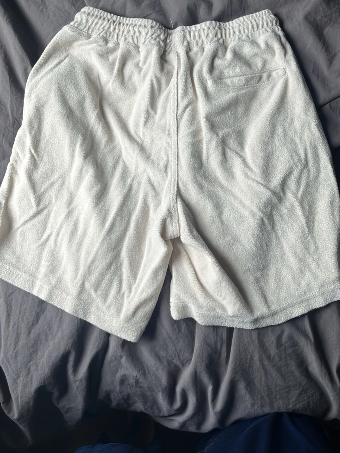 Beiga frottéshorts med snörning - 1
