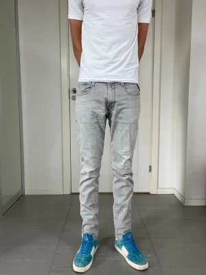 Replay Anbass Jeans - Säljer nu dessa Replay Anbass Jeans, W31 o L32, skriv för fler bilder/frågor🙌🏼