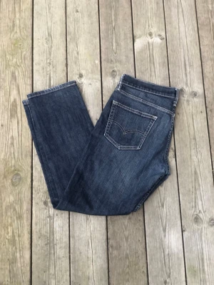 Levi’s 502 - Säljer ett par riktigt snygga Levi’s 502. Storleken på jeansen är W32, L30. Passar XS/S/M. Perfekta till vardagslooken och passar till det mesta. Säljs för 129kr pga att jag inte får användning av dem och nypris är 700-1000kr!☺️