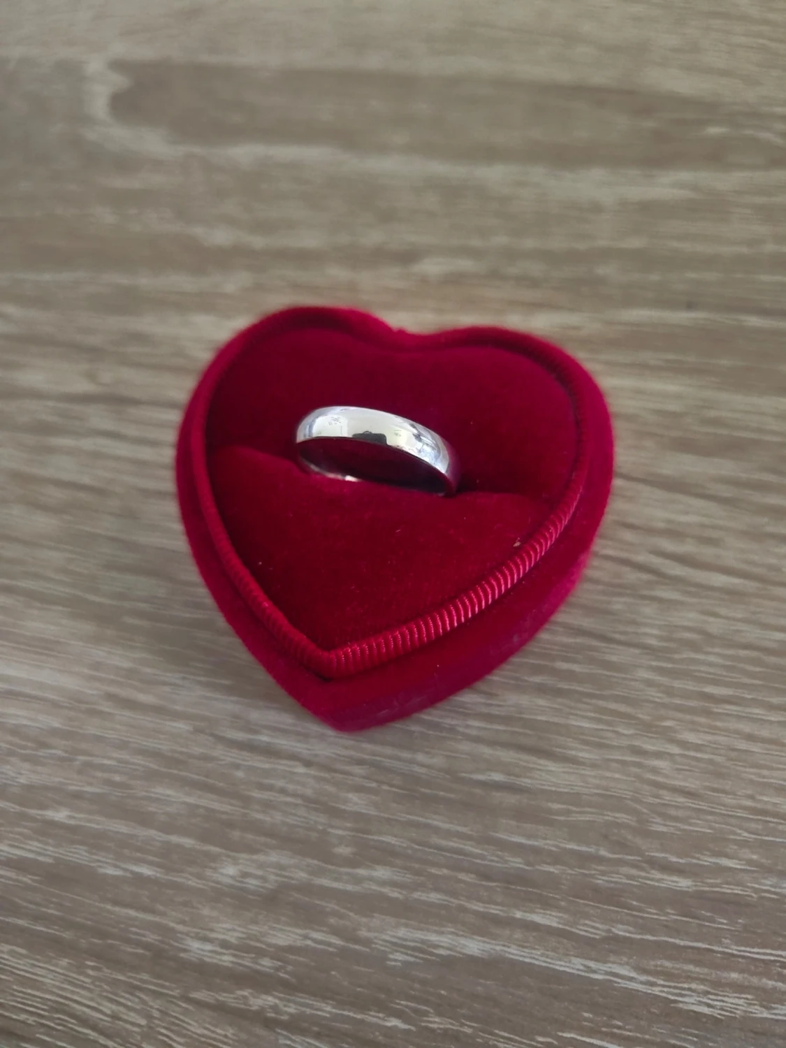 Klassisk silverfärgad ring - 1