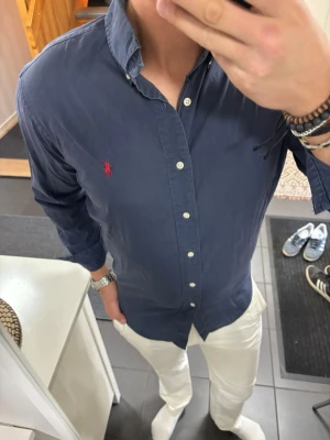 Ralph Lauren Skjorta - Storlek M, skick 9/10. Pris 499, fraktas samma dag!