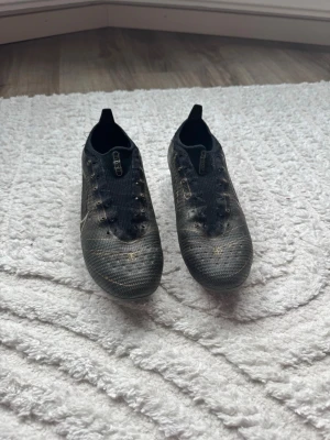 Nike  - Nike mercurial vapor 14 elite, använda med fortfarande bra skick. Storlek 43, anti clog dobbar 