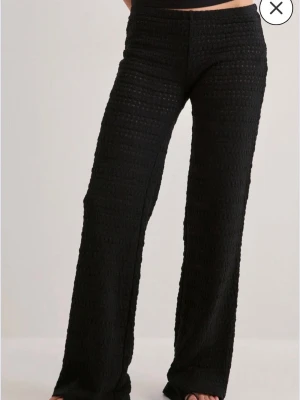 Low waist pants Nelly  - Säljer mina helt nya low waist pants från Nelly i storlek Xs. Helt nya endast testade!! Säljer pågrund av att de va lite för korta på mig. 