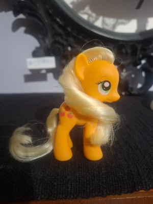 My Little Pony Apple Jack - Fin Apple Jack ny ur boxen, aldrig lekt med. Freebies följer med