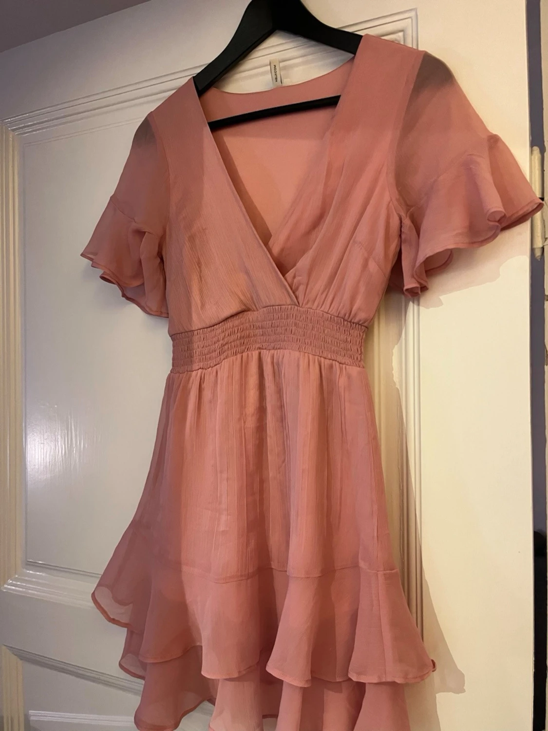 Rosa omlottklänning med volanger - 1