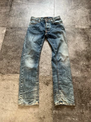 Vintage Nudie Jeans - Flared - Tjatja! nu säljer jag mina helt otroliga hank rey’s i storlek 29/32🫡 Dessa är helt stört fet wash och har även lite paint splatter👏Inga defekter på dom, bara en helt sinnessjuk wash🥹 tveka inte på att skriva ifall ni har frågor🖖