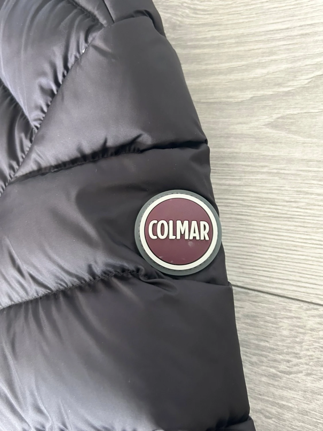 Svart dunjacka med huva från Colmar - 1