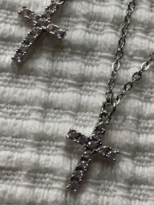 kors halsband rostfritt  - 💗