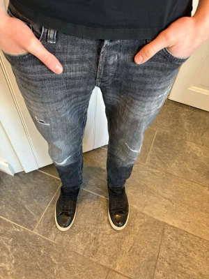 Jack and Jones jeans - Tja säljer nu dessa riktigt snygga Jack and Jones jeansen i storlek 28 32 där nypriset är cirka 700 kr och modellen är JJIMIKE JJORIGINAL GE, skick 10/10 vid minsta lilla fundering så är det bara att höra av sig