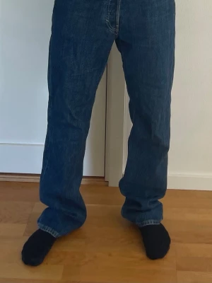 Jeans - Weekday barrel jeans. Storlek W30.