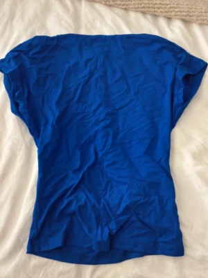 Topp - Tröja med öppen rygg, aldrig använd 