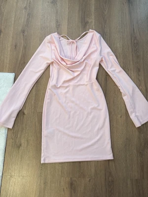 Rosa klänning - Fint skick! Stl S