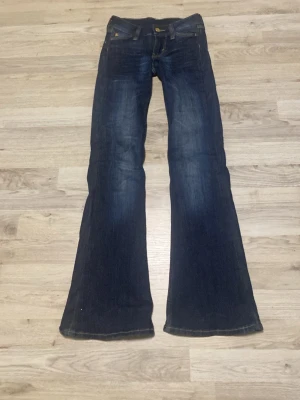 Cheap monday jeans 23/30 - Fina chef monday jeans, köpta för 399. Skriv för bilder. Storlek är 23/30