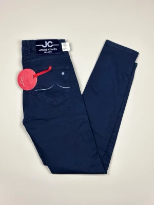 Jacob Cohën Limited Edition Style 688 Jeans Modell 487 - 227 NO - Jacob Cohën Limited Edition Style 688 Jeans | Modell: 487 227 NO | Få gjorda | Slim fit | Skick: Helt nya | Nypris: 6400+ kr | Storlek: W32 | Hör av dig vid minsta fundering 📦