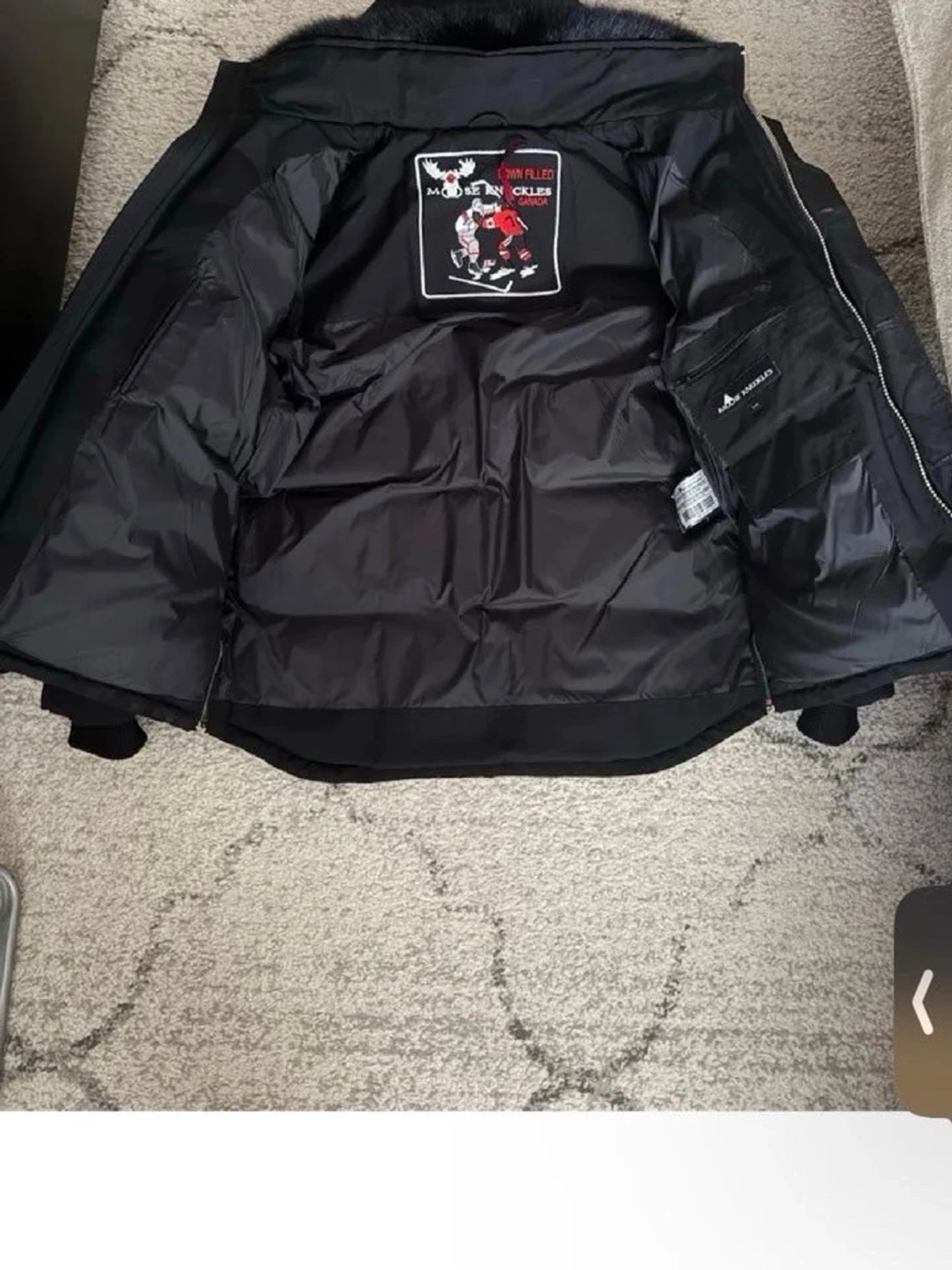Svart dunjacka från Moose Knuckles - 1