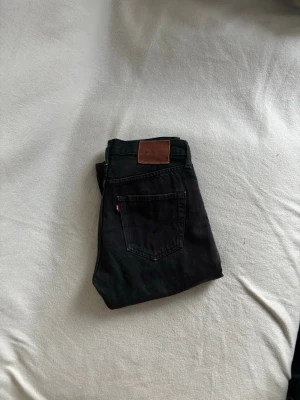 Svarta Levis jeans - Svarta jeans från Levis 
