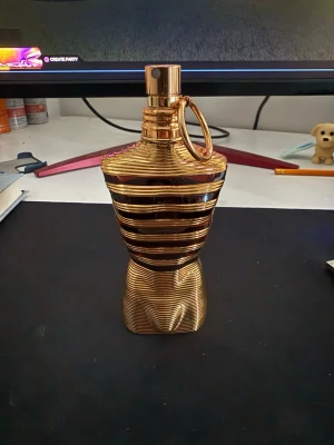 Jean Paul Gaultier Le Male Elexir - Den är 75ml och har ungefär 40ml kvar