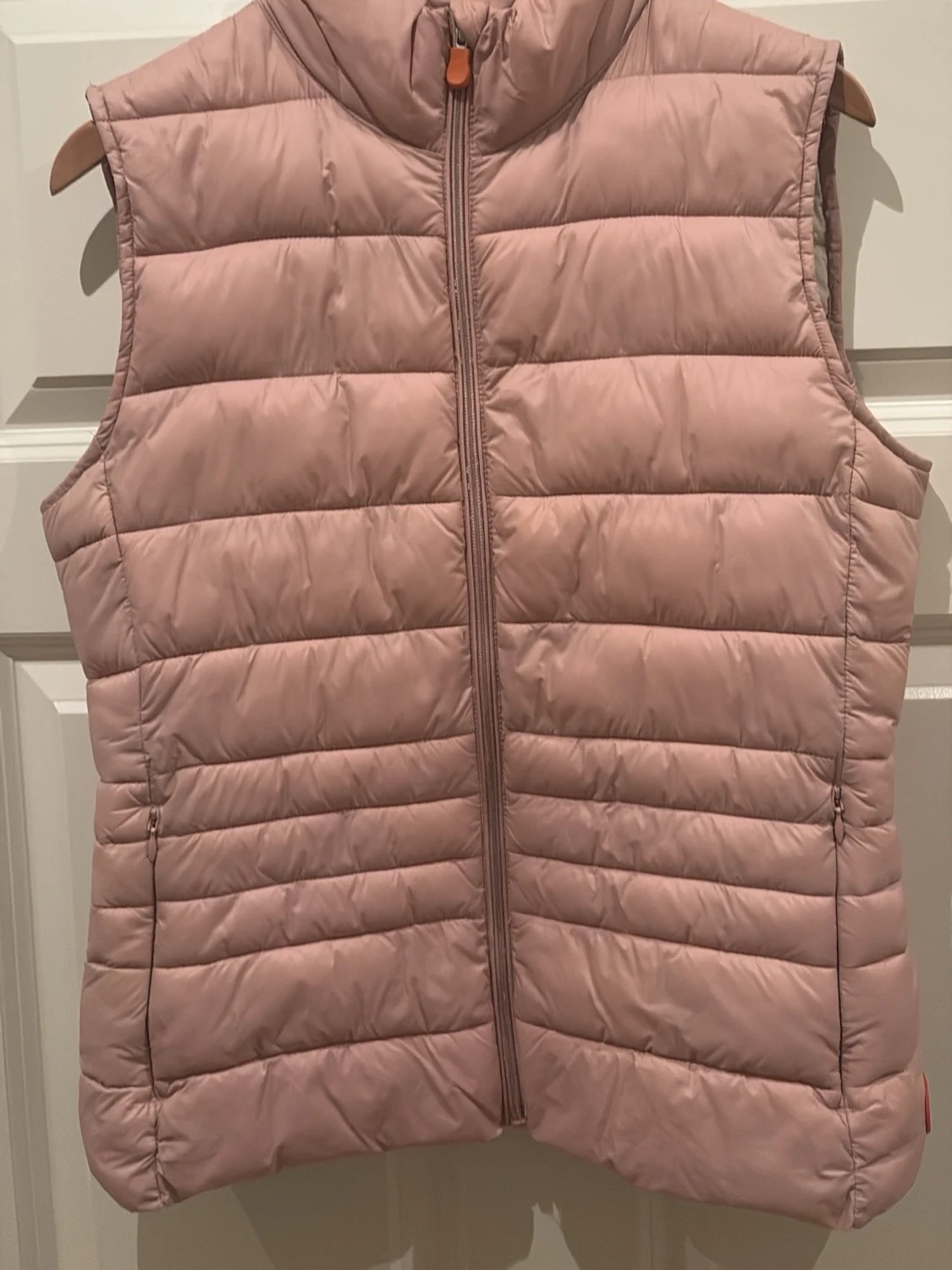 Ljusrosa dunväst med dragkedja