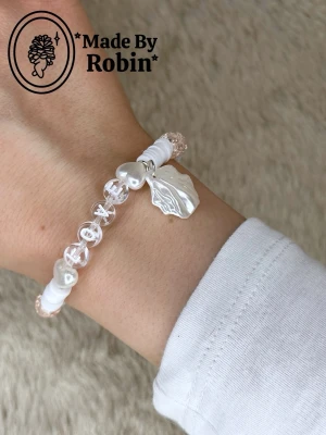 Armband ”Love”  - Vårt handgjorda armband ”Love” 🧸✨🐚