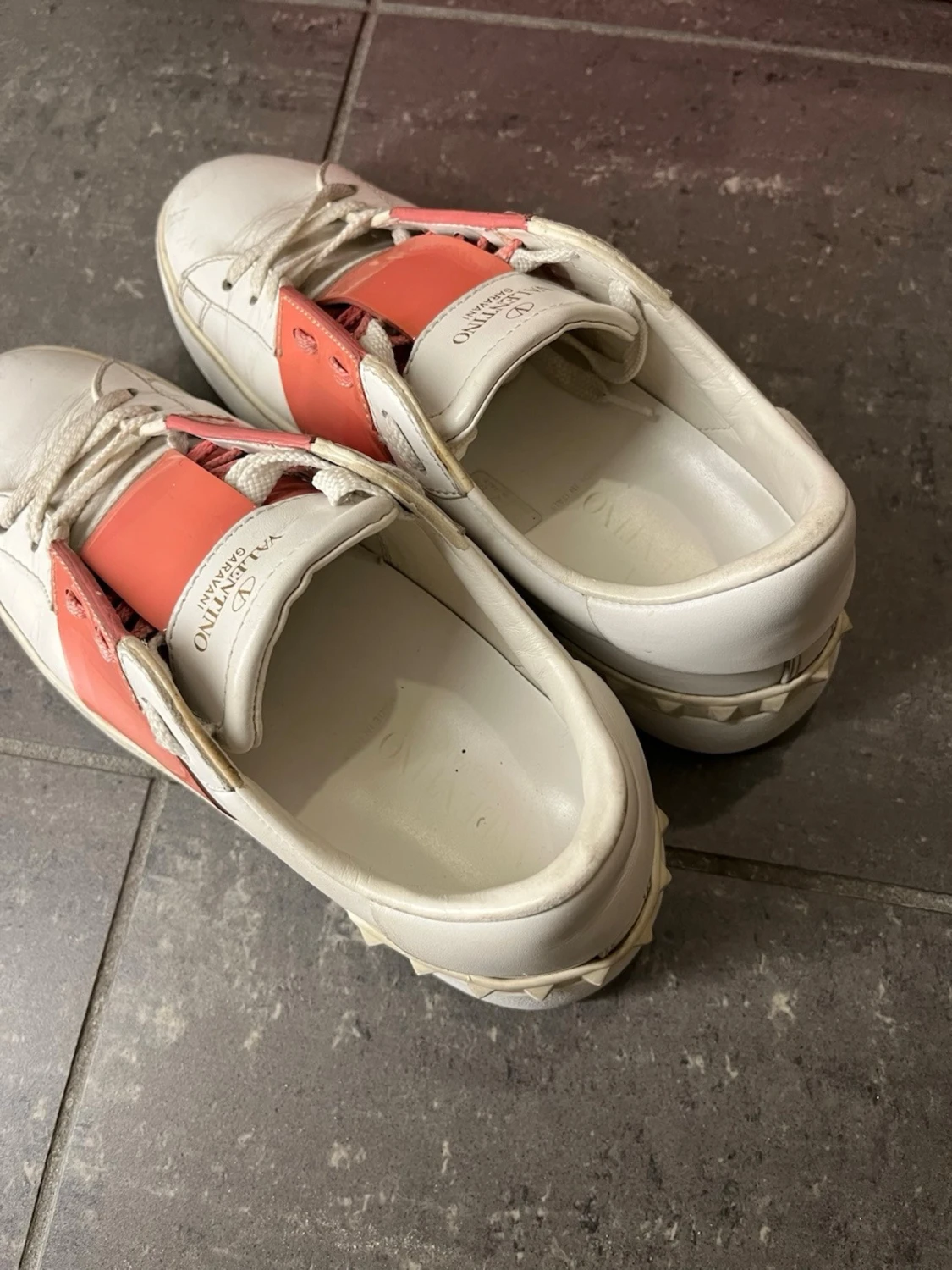 Rosa valentino opens - 2