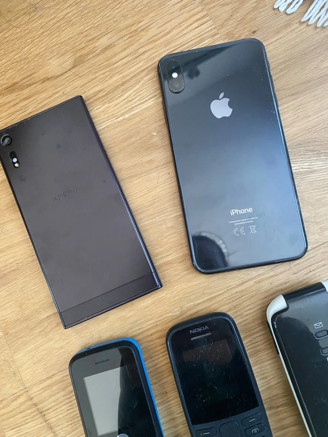 Blandat mobilpaket med 5 mobiler - 1