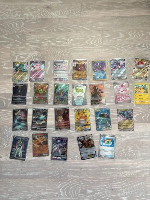 Samling Pokémonkort blandade motiv - Skriv vilken ni är sugen på så fixar jag ett pris ni kan köpa allt för 2500kr värdet på allt är 5000kr allt är helt nytt skicka