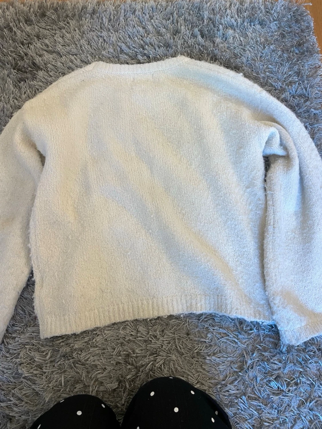 Vit fluffig stickad tröja - 1