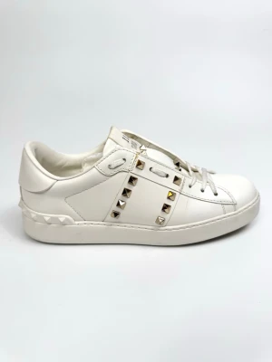 Valentino Rockstud sneakers - Valentino Garavani Rockstud sneakers. Storlek 39,5. Skick 9,5. Nypris ca 7700kr. 100% autentiska.