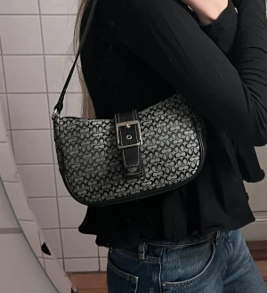 Väska  - Supersöt väska som inte kommer till användning 🖤