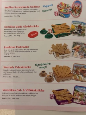 Blandade knäckebröd och godisburkar - Säljer flera olika sorters knäckebröd och godis i fina plåtburkar. Smaker som sursockrade godisar, kladdkakebollar, mintflarn, ostknäcke och chokladflarn. Perfekt för dig som gillar variation och vill ha något gott till fikat. Flera burkar är glutenfria och veganska.