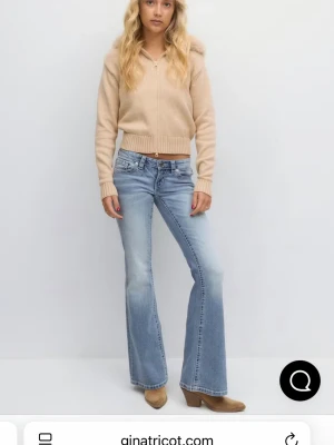 Slutsålda Gina jeans - Väldigt snygga gina jeans! Storlek M/14+ och oanvända❤️