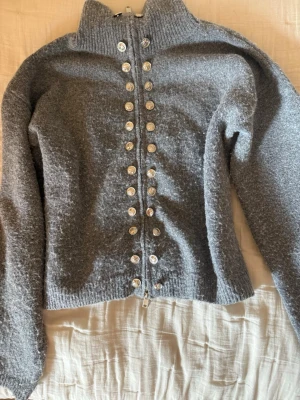 Skit snygg trändig kofta med guldiga knappar. ❤️❤️❤️ - Storlek S-M