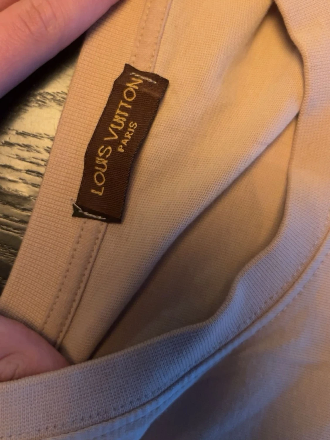 Beige L…..V t-shirt med molntryck - 5