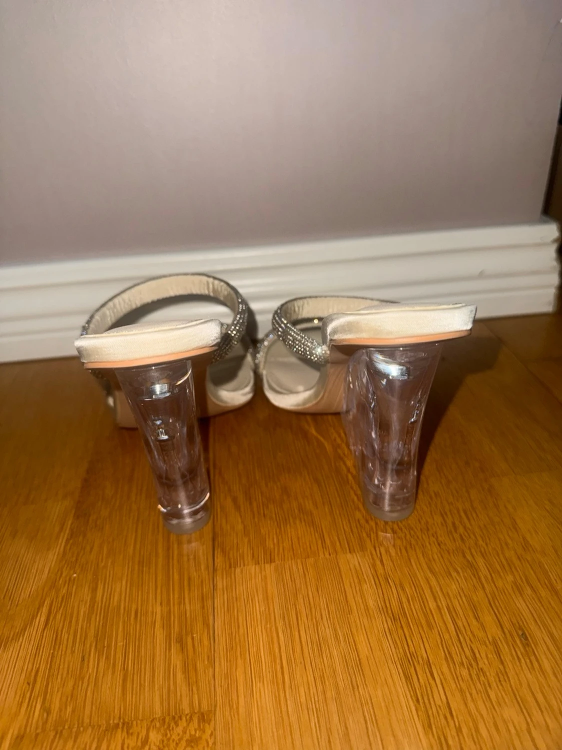 Beige pumps med glittriga band - 2