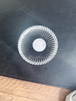 Ljus fat - Säljer ett Ljusfat i fint skick 10 cm och höjd ungefär 1,5 cm