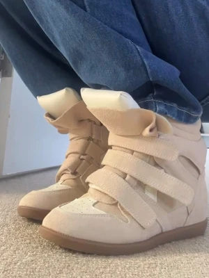 Isabel marant liknade skor - Säljer mina isabel marant liknade skor från gina tricot i storlek 39 💞 boxen ingår med 