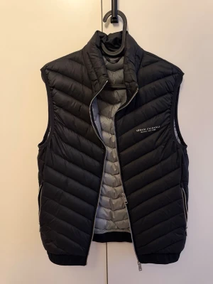 Armani Exchange Väst - Mycket gott skick. Nypris 2.025kr. Sparsamt använd