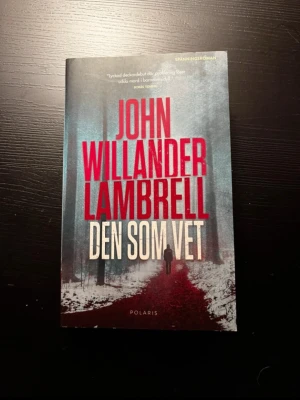 Den som vet av John Willander Lambrell - Säljer denna bok eftersom den inte kommer till användning längre 🤗