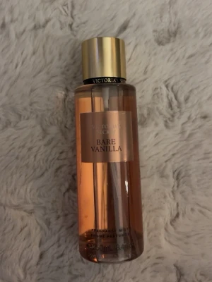 Victoria's Secret Bare Vanilla mist - Victoria’s secret parfym inte använd. 250ml.