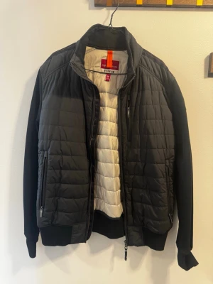 PJS  - Använd vid 3 tillfällen. Ny pris 4999. Pris diskuteras vid snabb affär. Går att hämta i STHLM. 