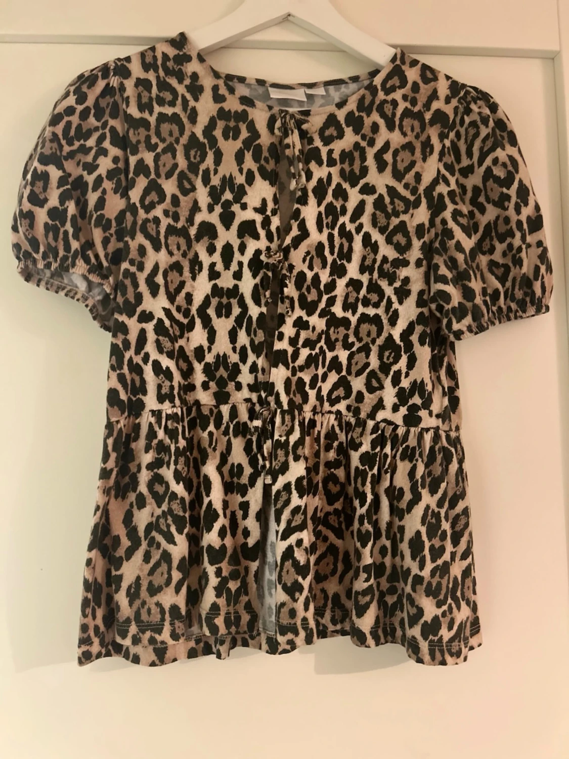 Leopardmönstrad tröja