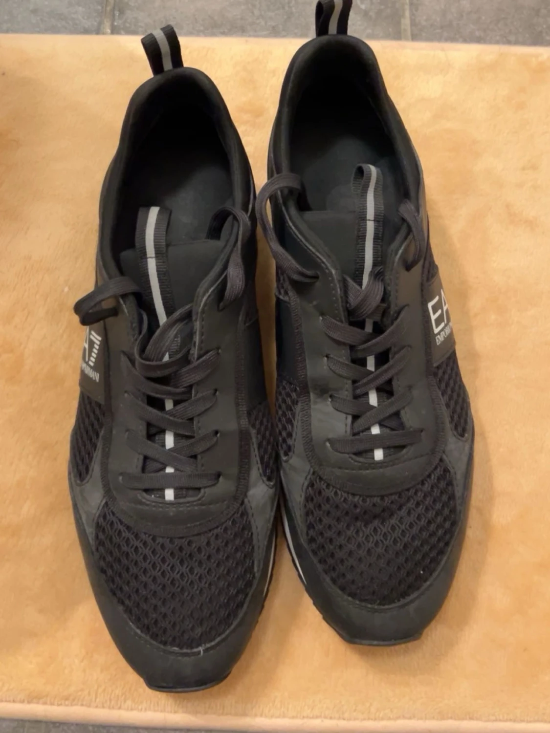 Svarta EA7 Emporio Armani sneakers