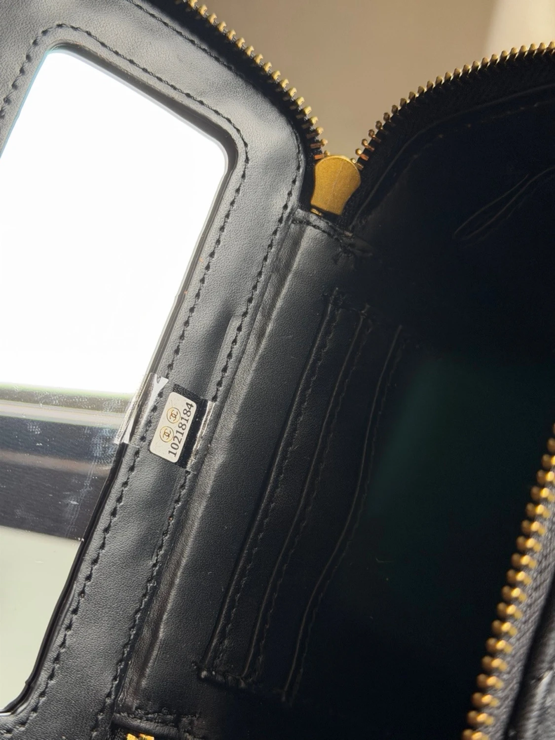 Svart quiltad handväska från Chanel - 1