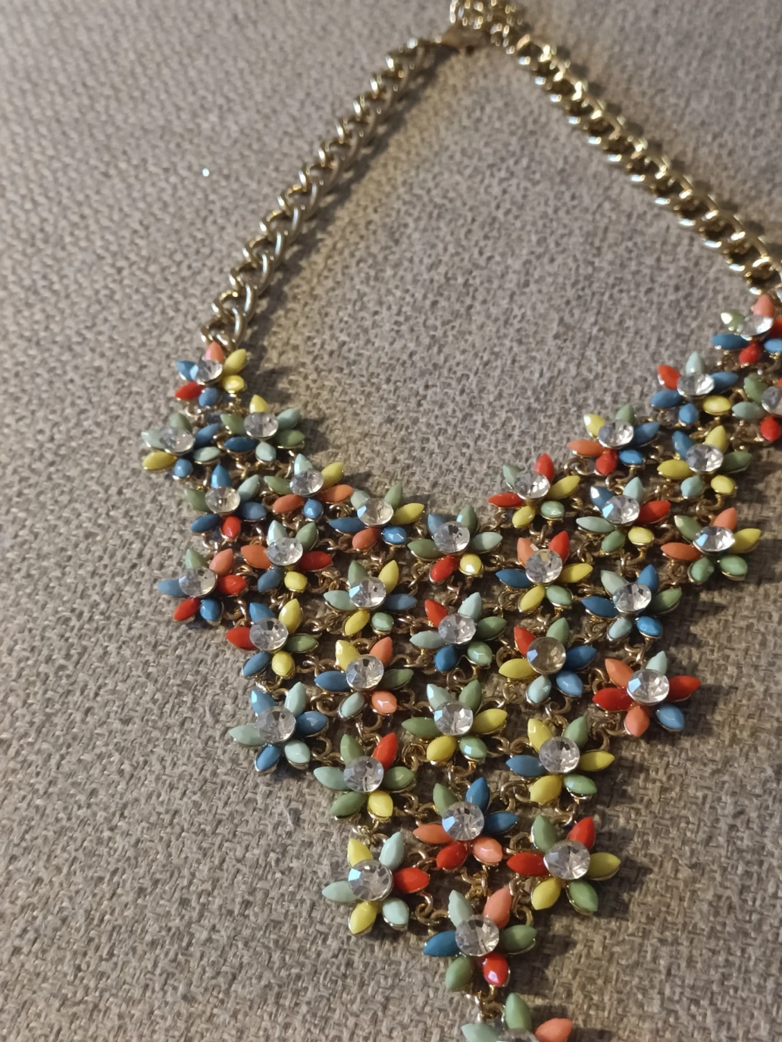 Färgglatt statementhalsband med pärlor - 5